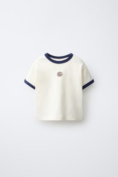 T-SHIRT À LISERÉS EN CONTRASTE - Écru de Zara