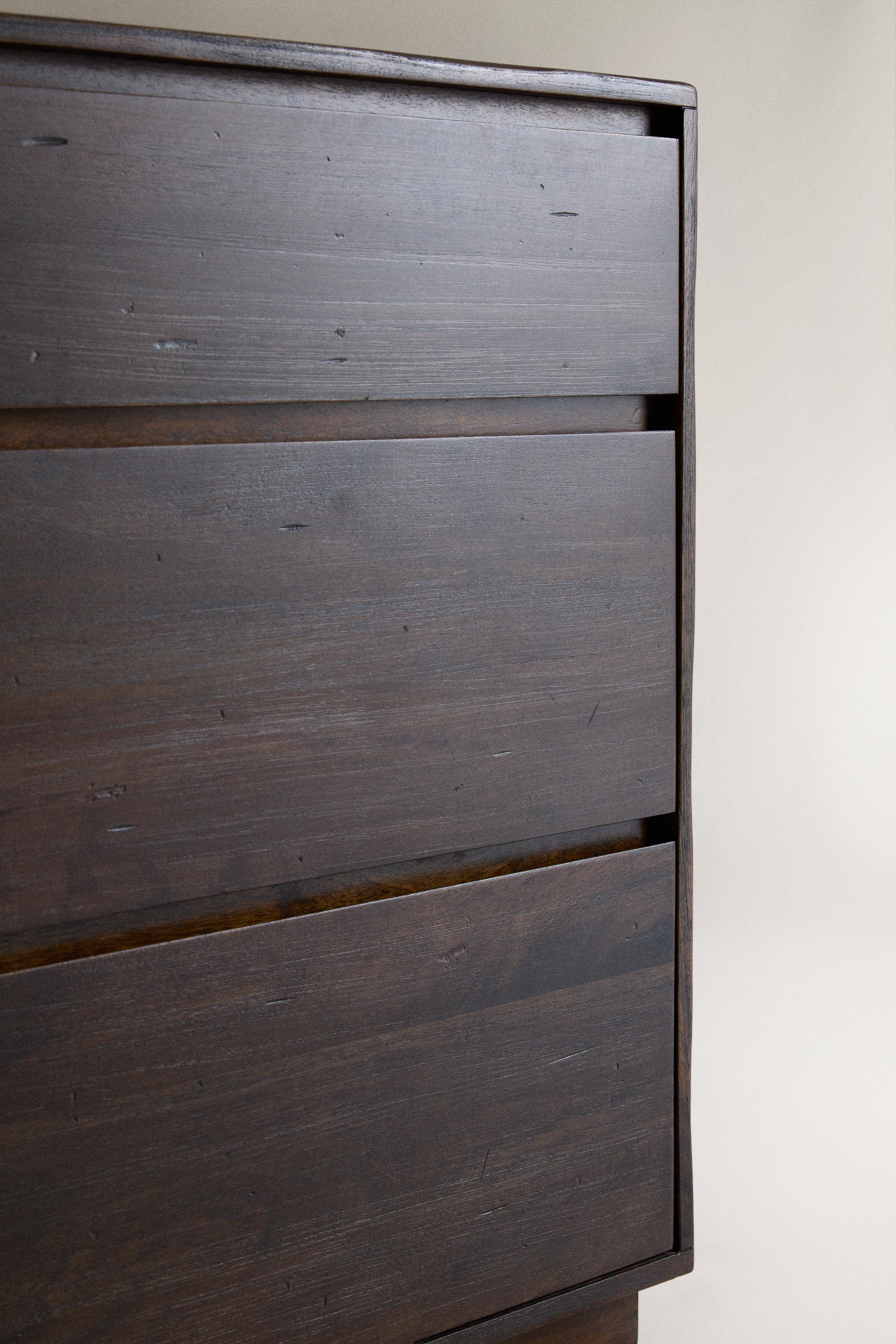 VINTAGE WOODEN CHEST OF DRAWERS