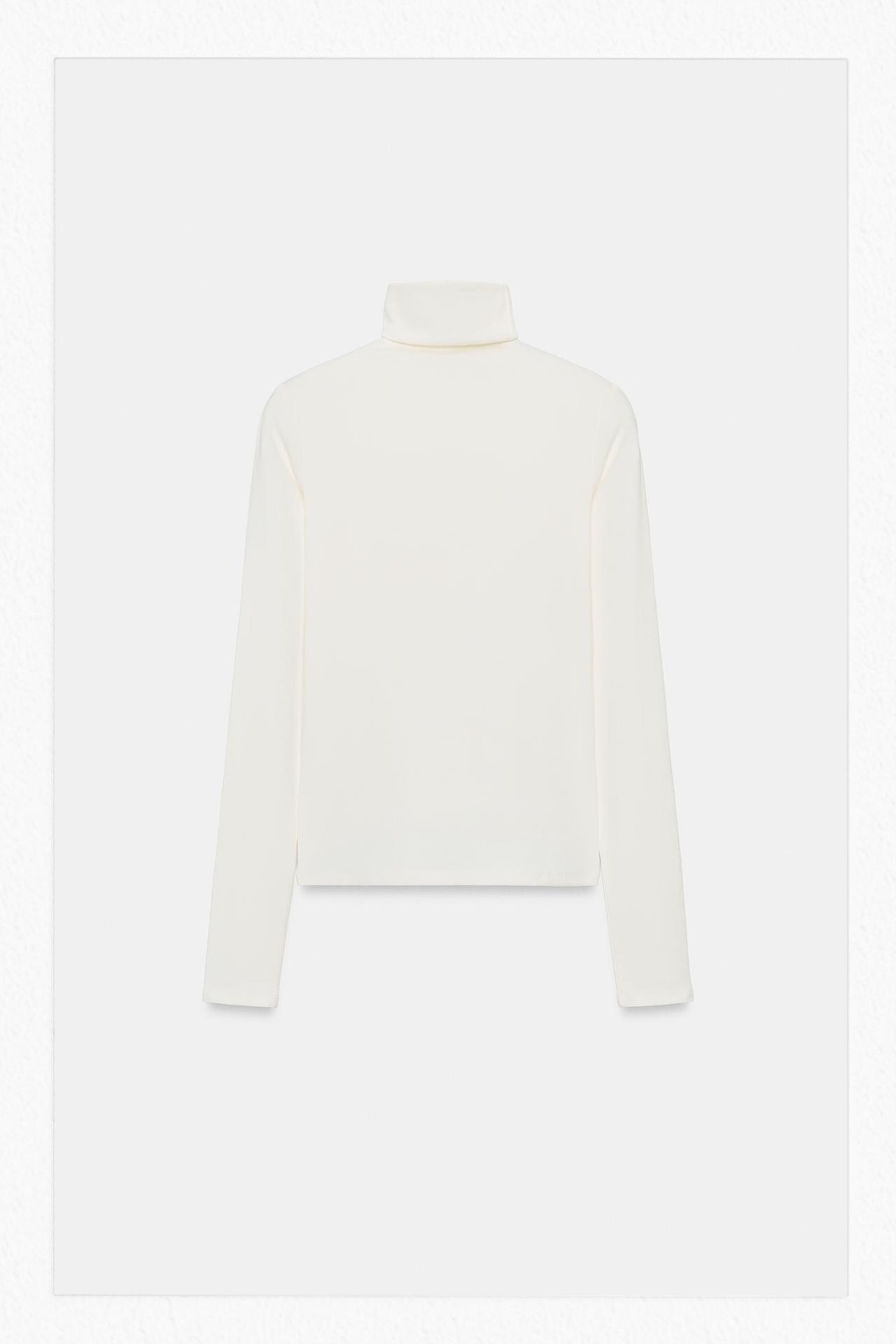 TURTLENECK T-SHIRT — Ecru