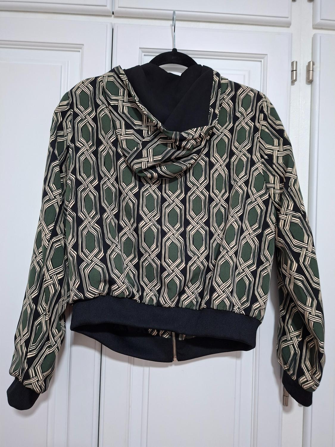 GEOMETRIC PRINT BOMBER JACKET - Image 2