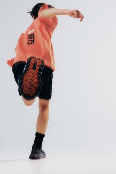 CAMISETA SPORTY CON MODAL - Coral de Zara