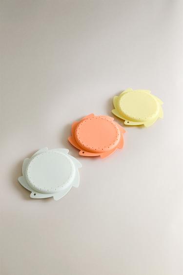 PACK OF CHILDREN'S BEACH SPRAYER FRISBEES (PACK OF 3) - Multicoloured by Zara - Image 1
