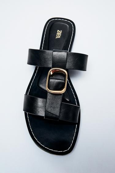 FLACHE SANDALE MIT SCHNALLE - Schwarz von Zara