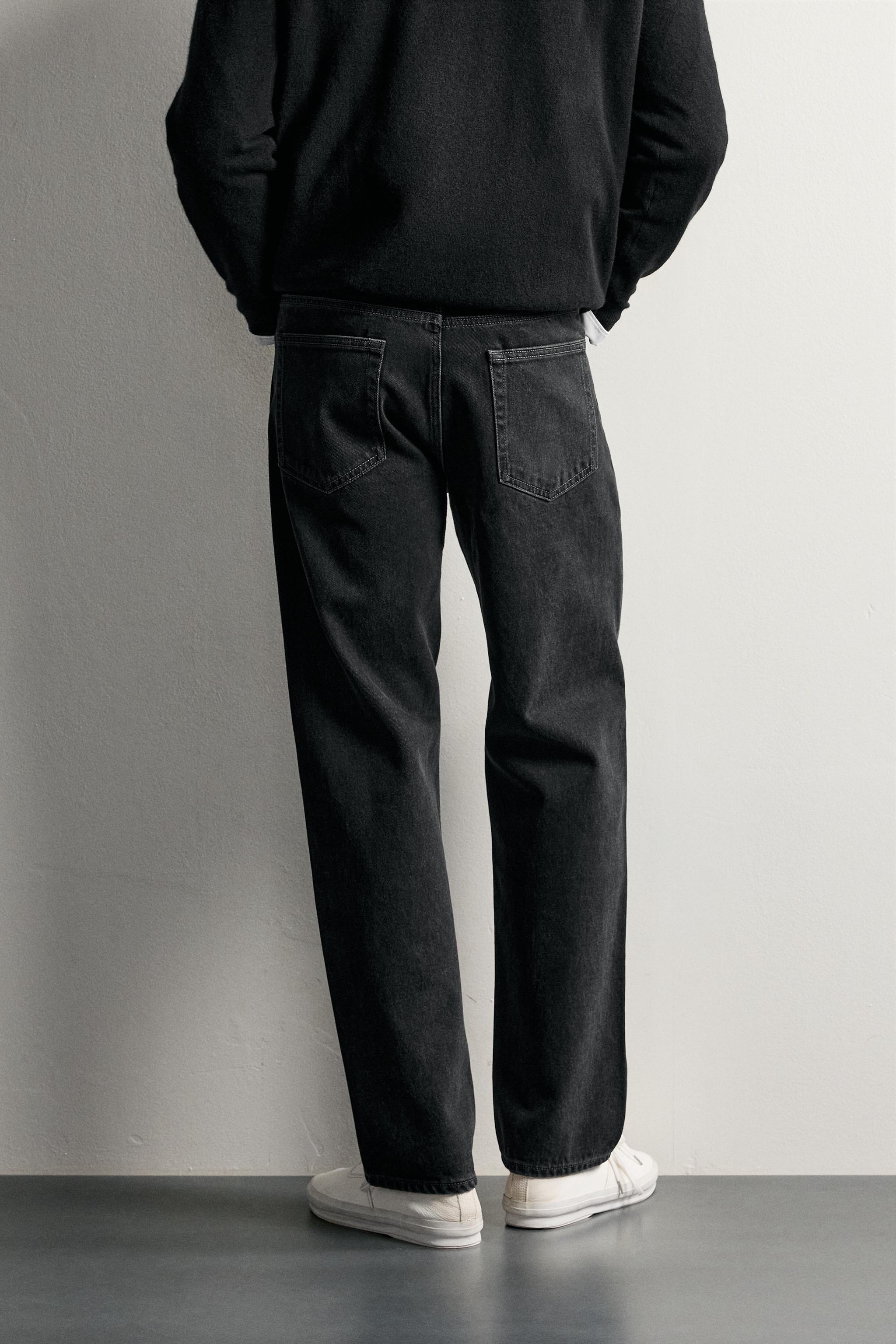 LOOSE-FIT JEANS