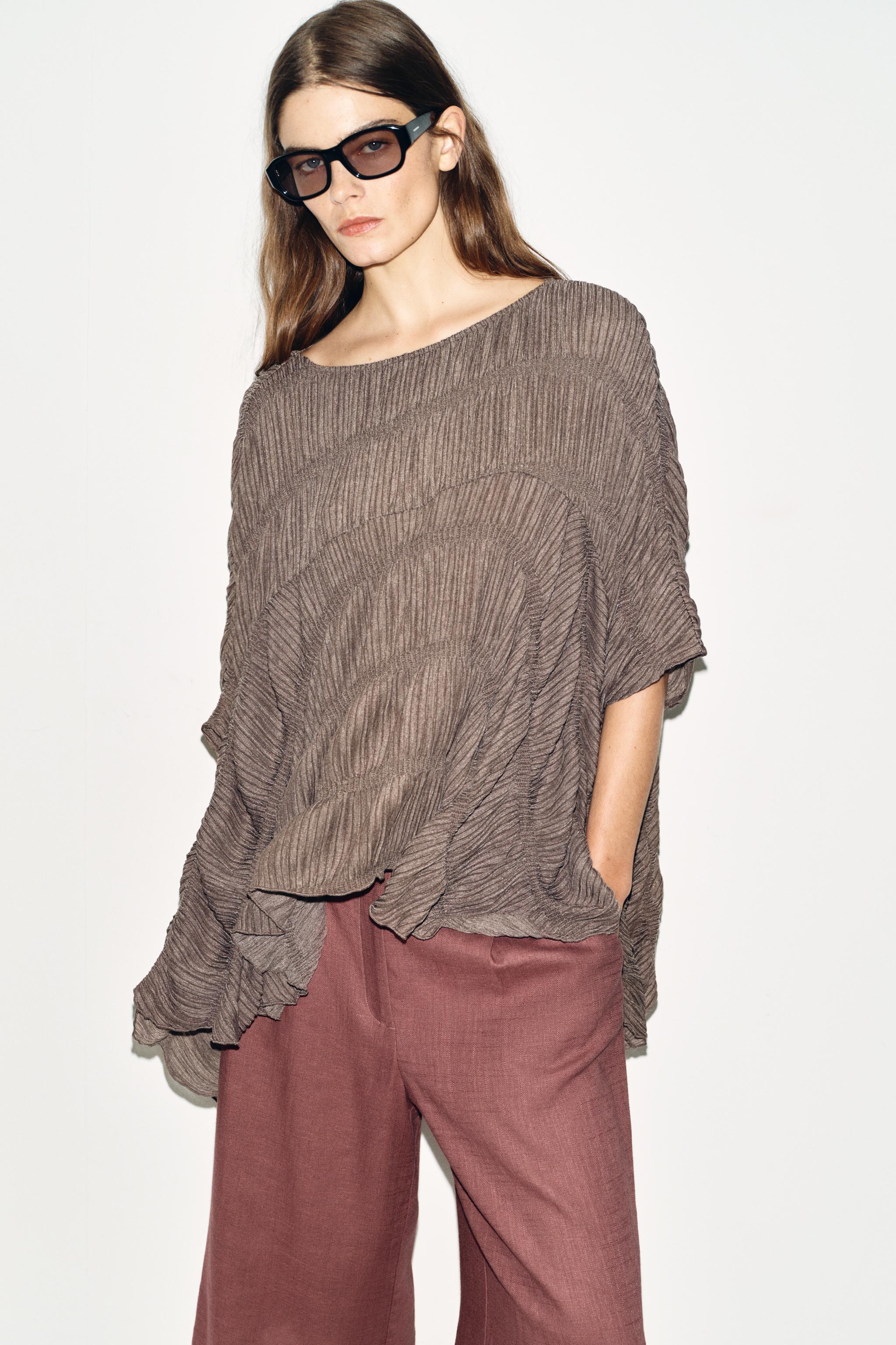 TEXTURED CAPE TOP