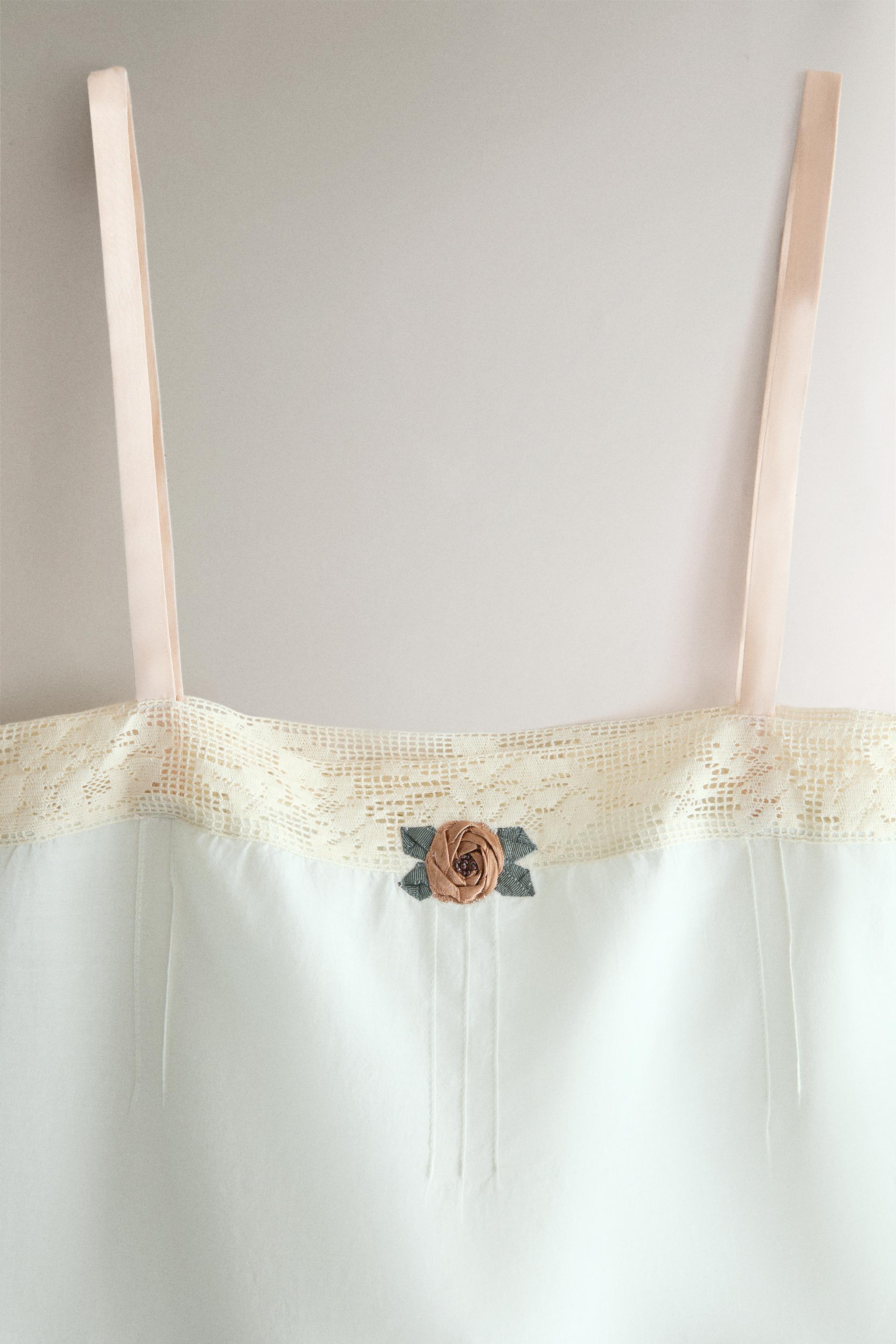FLORAL LACE TOP