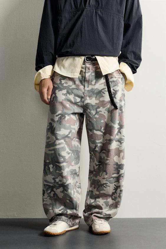 PANTALON BARREL FIT IMPRIMÉ ABSTRAIT - Kaki de Zara - Image 1