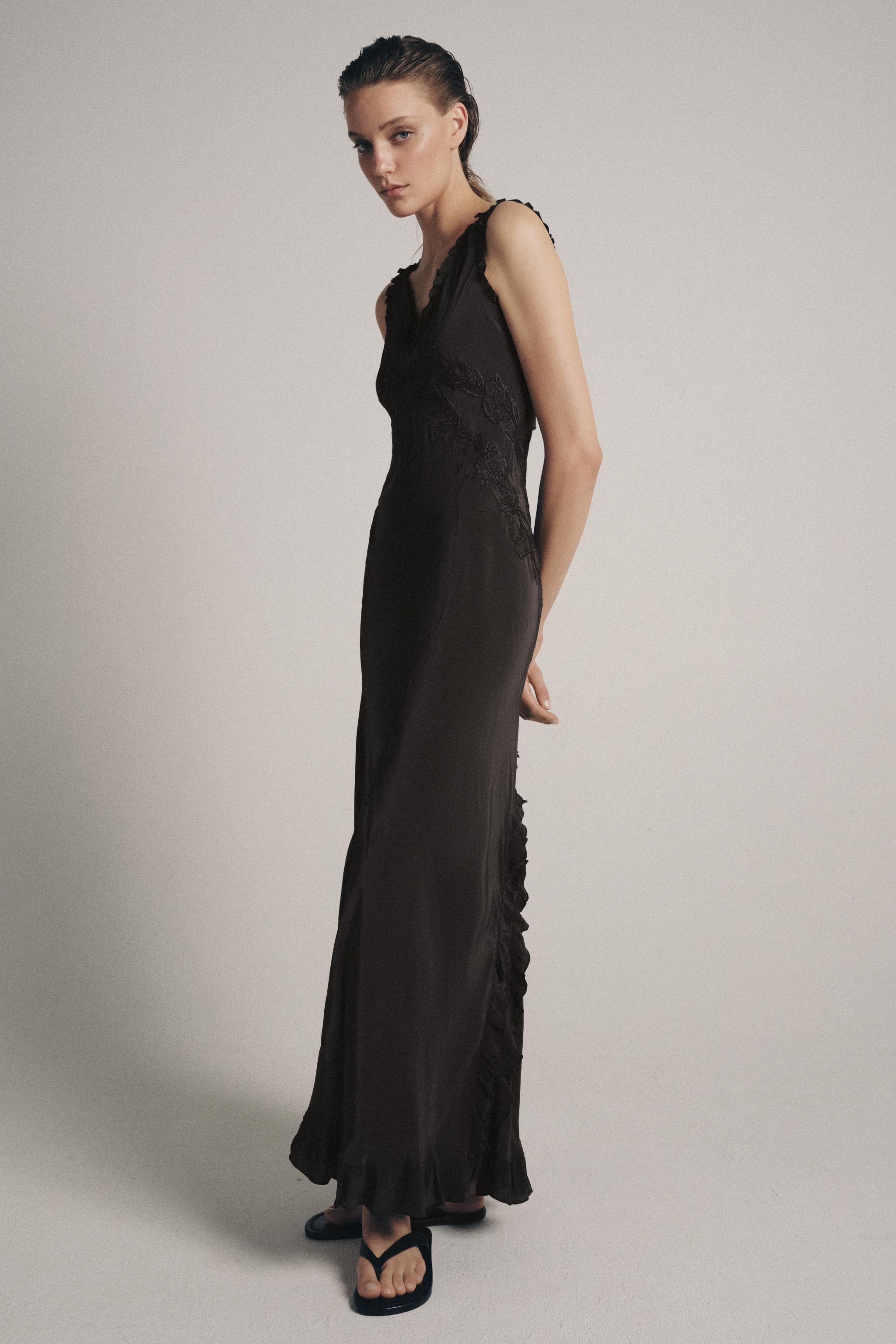 İŞLEMELİ UZUN ELBİSE ZW COLLECTION