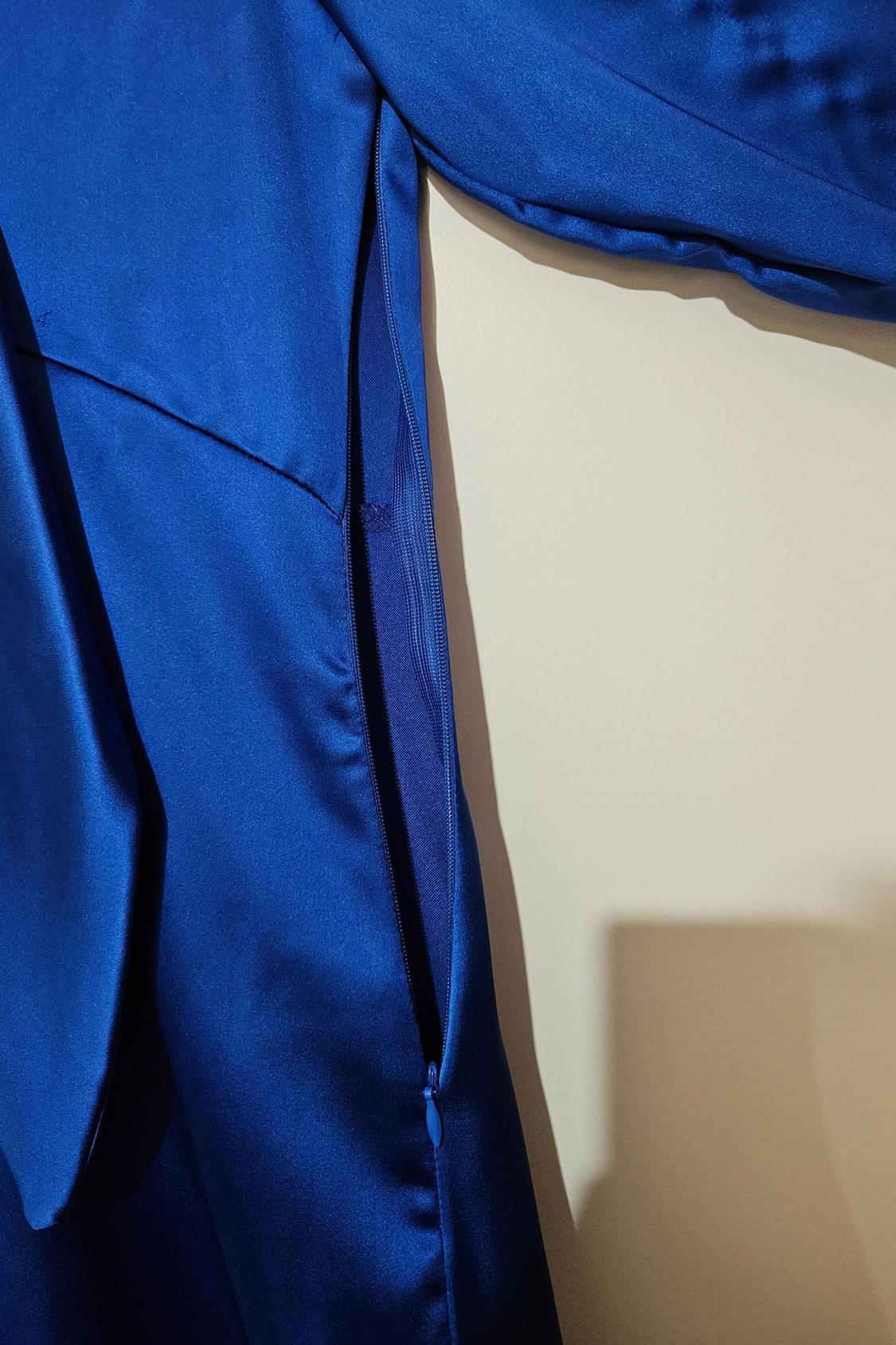 SATIN DRESS WITH TIE DETAIL - Image 5
