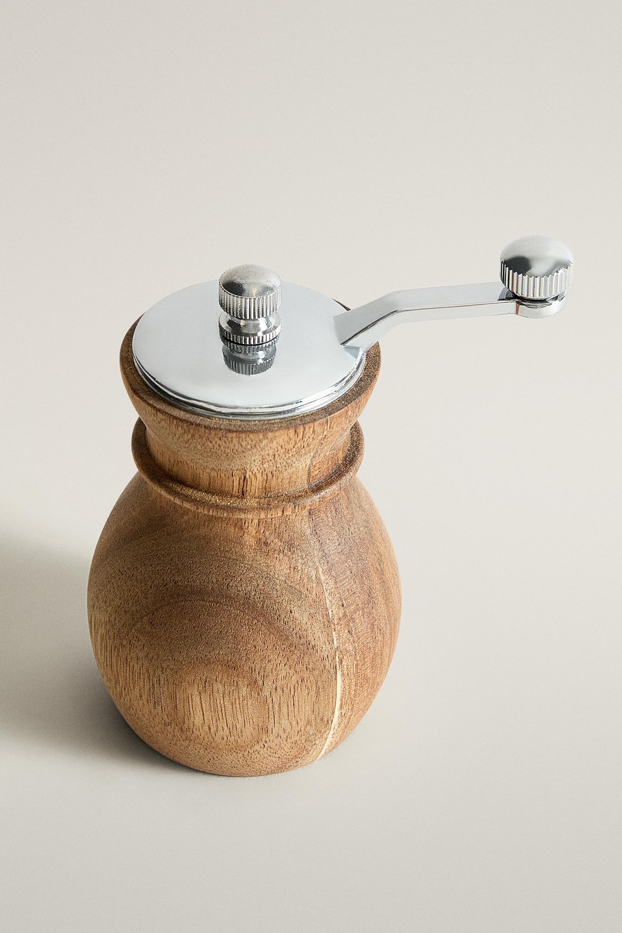 WOOD AND STEEL PEPPER MILL