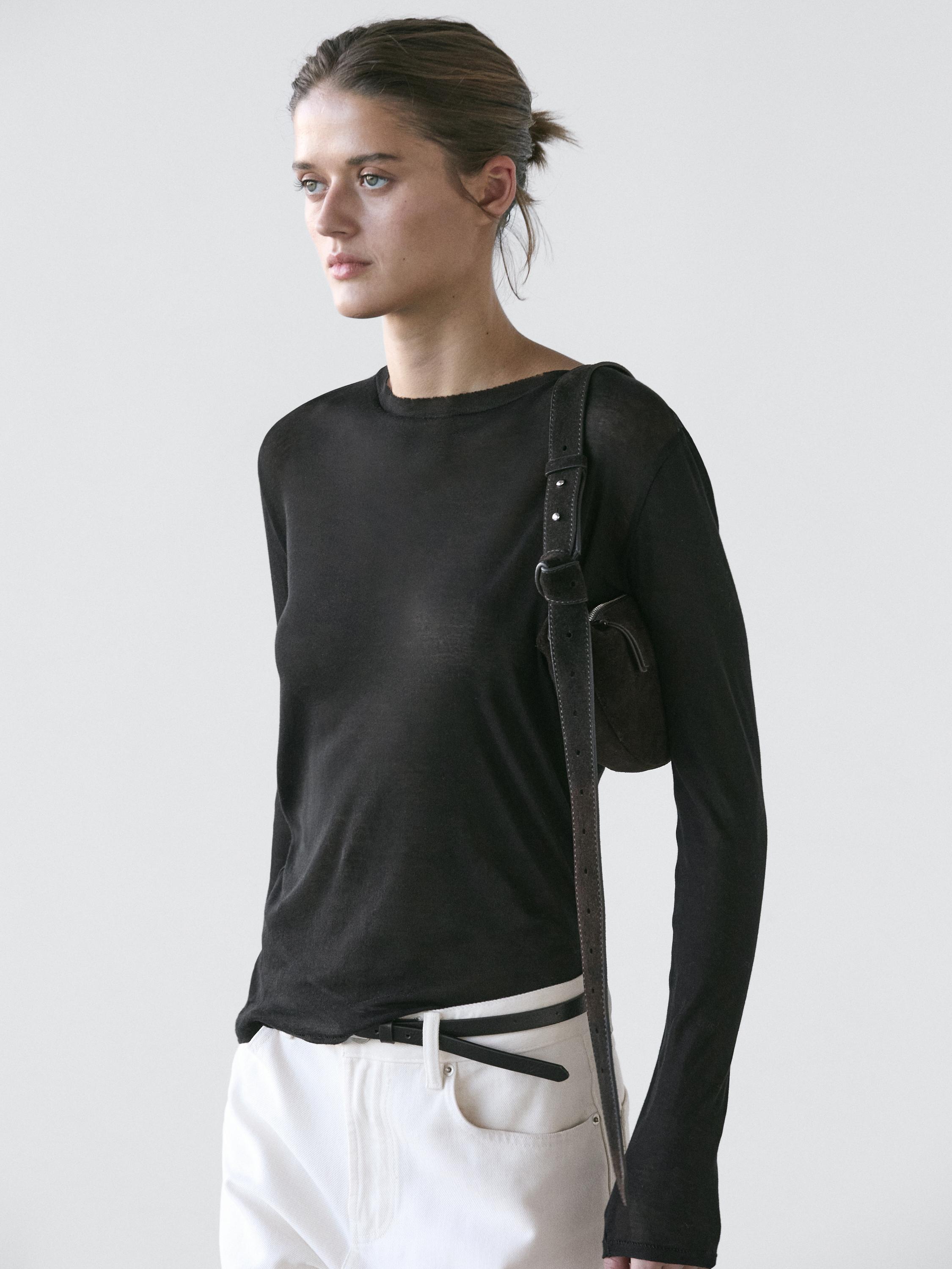 100% cotton semi-sheer T-shirt with collar detail