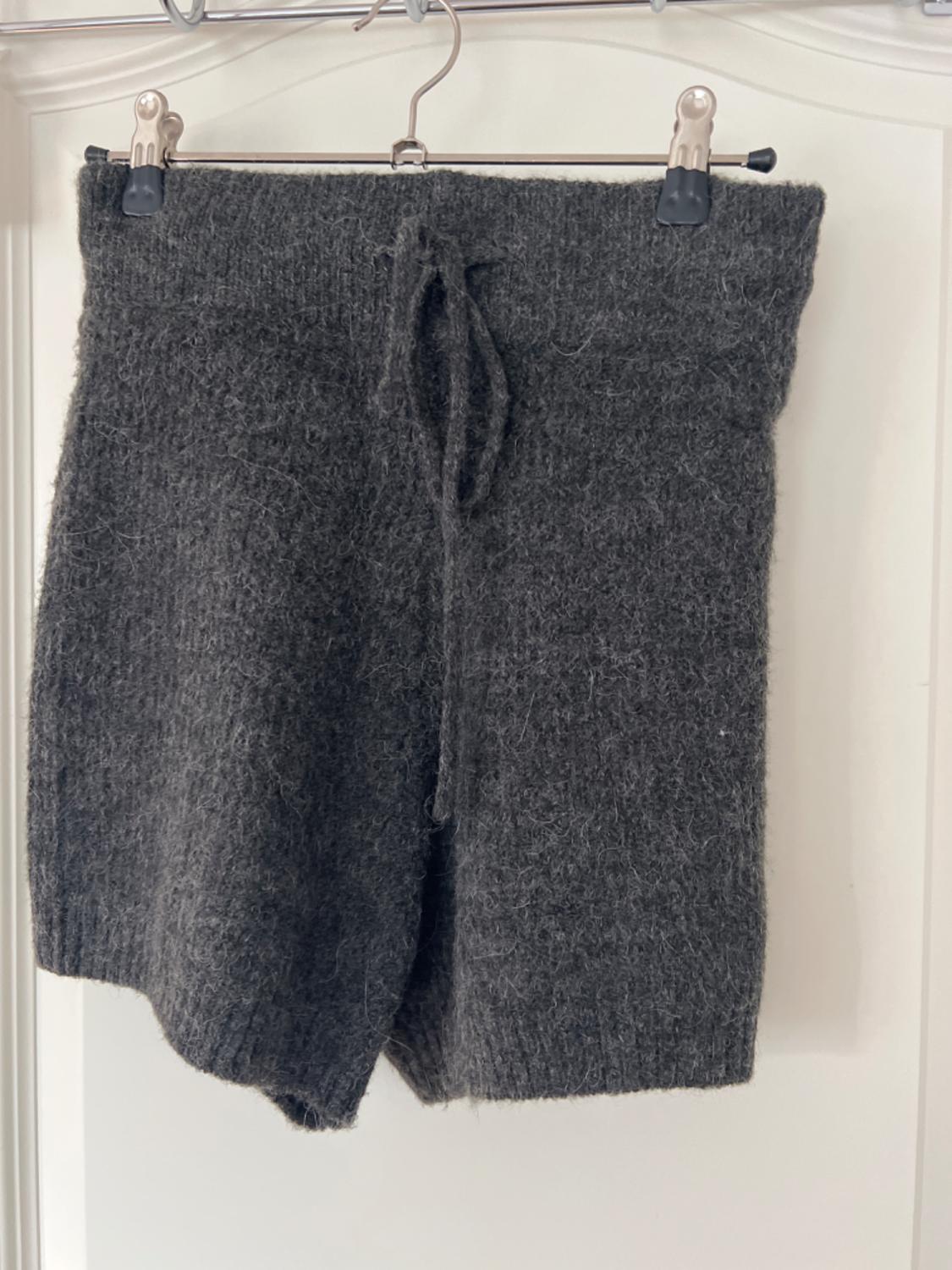 KNIT SHORTS