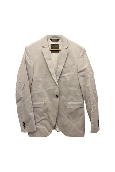 Front view of a white jacket with lapel and front flap pockets.