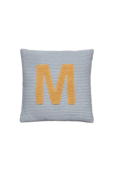 CUSCINO PER BAMBINI RICAMATO CON LETTERA M - Blu chiaro di Zara