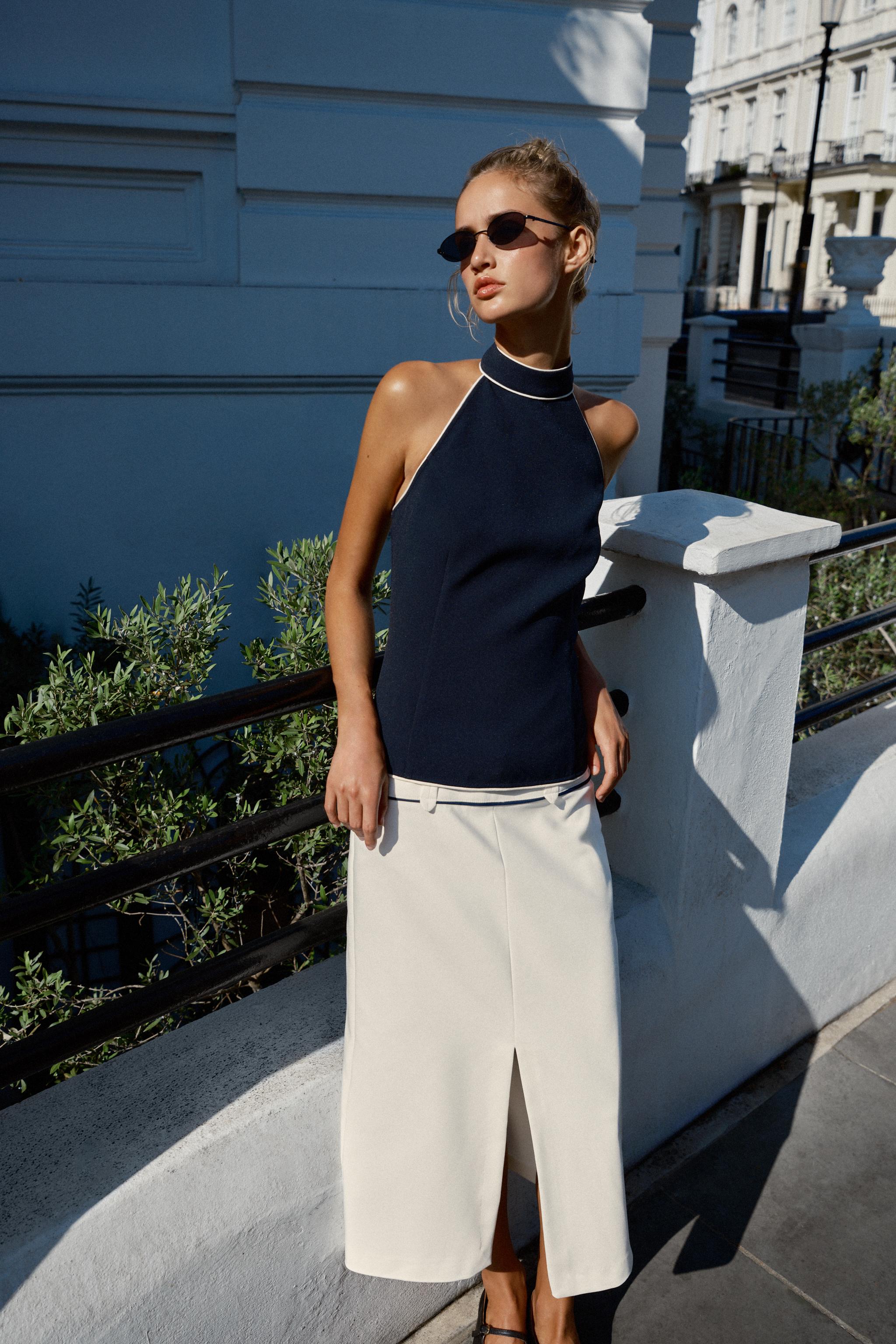CONTRAST PIPING HALTER TOP — Navy blue