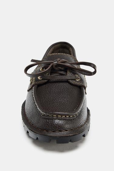 CHAUSSURES BATEAU EN CUIR À SEMELLE CRANTÉE - Marron de Zara - Image 5