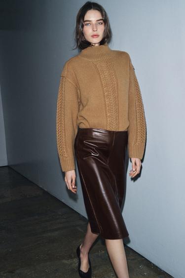 JERSEY 100% LANA ESTRUCTURA - Camel medio de Zara