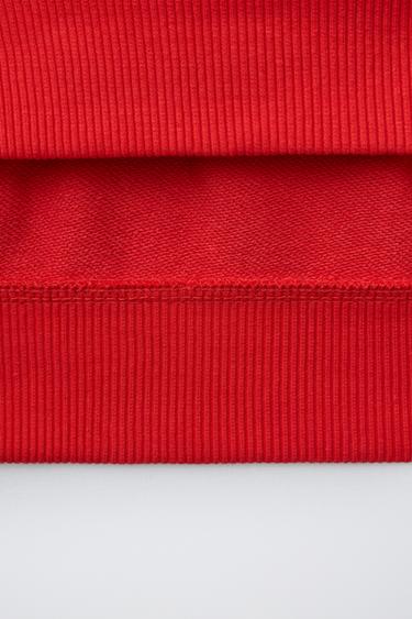 SWEAT IMPRIMÉ INSCRIPTION ET PIÈCE BOUCLÉE - Rouge de Zara - Image 3