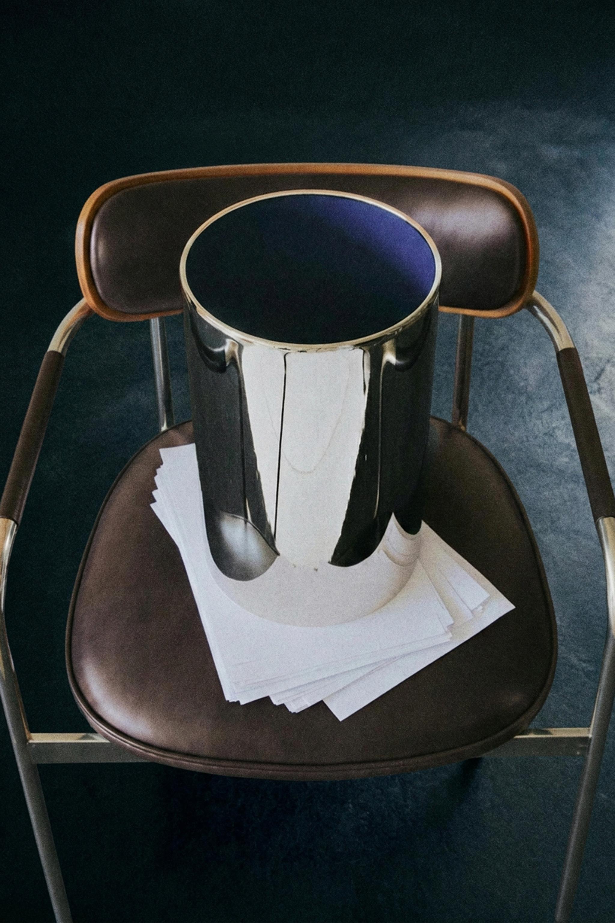 CYLINDRICAL METAL WASTEPAPER BASKET