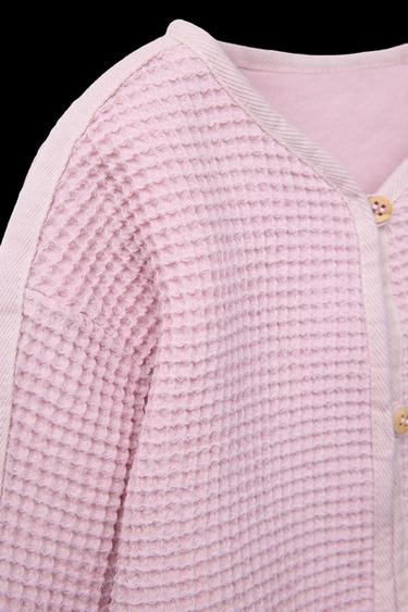WAFFELJACKE MIT KNÖPFEN - Rosa / Malvenfarben von Zara