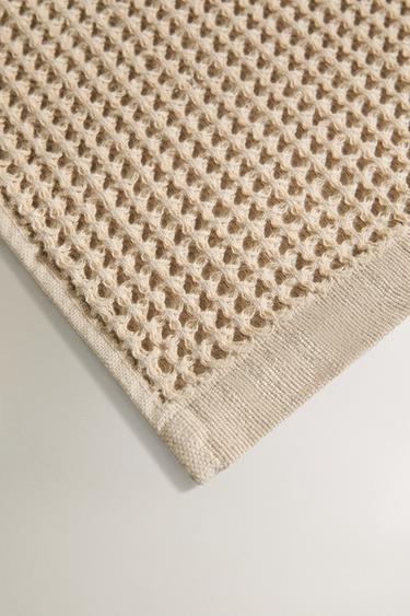 WAFFLE-KNIT COTTON BATH TOWEL - Sand by Zara - Image 2