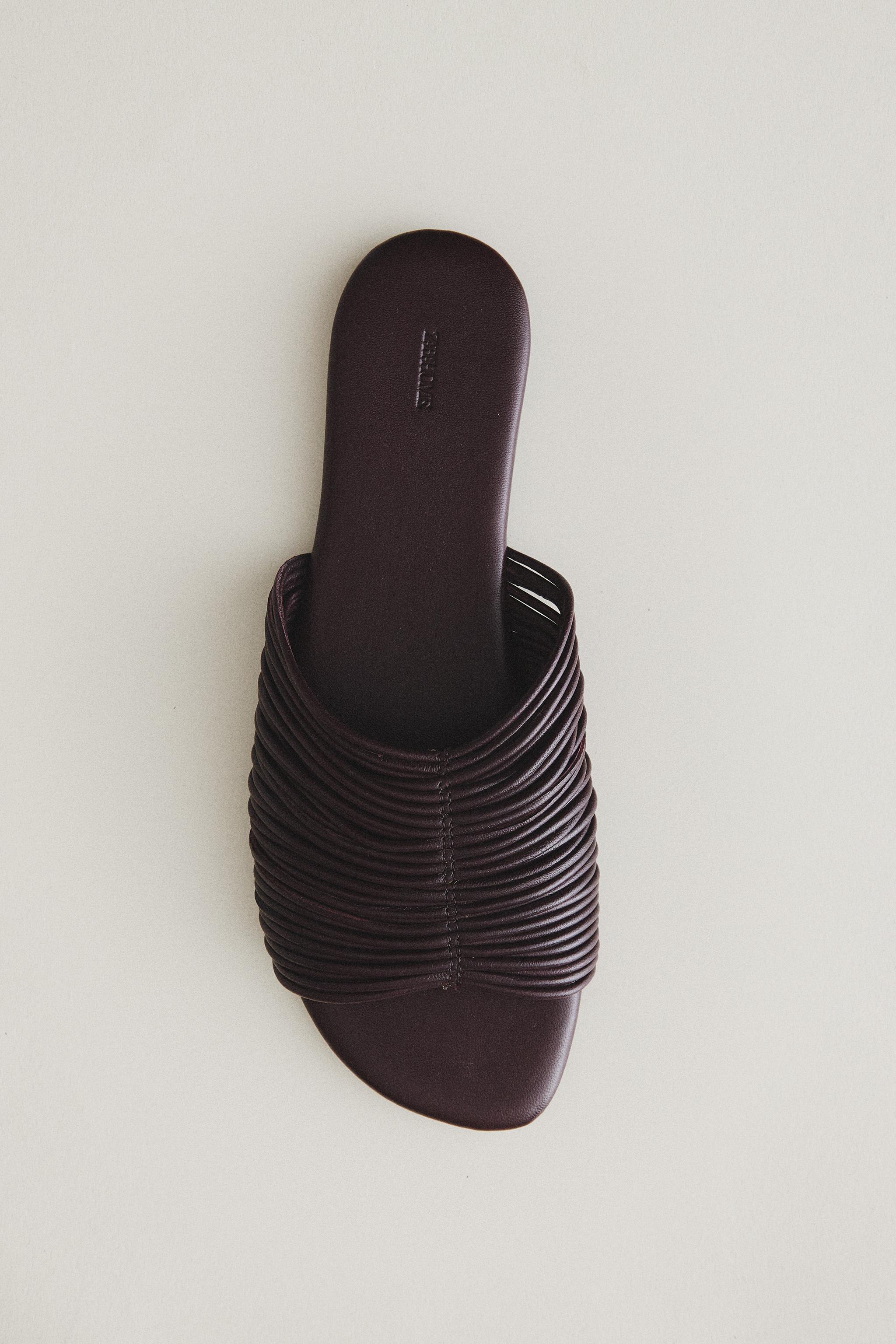 LEATHER STRAPPY SANDALS