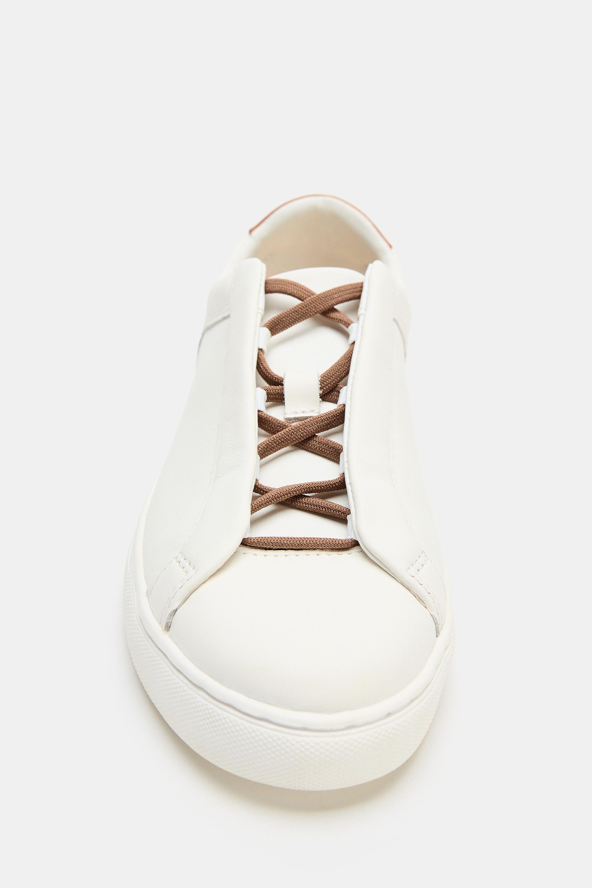 SNEAKERS WITH CONTRAST HEEL DETAIL