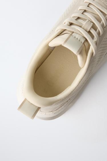 BASKET DE SPORT AVEC DÉTAIL SEMELLE - Blanc écru de Zara - Image 6