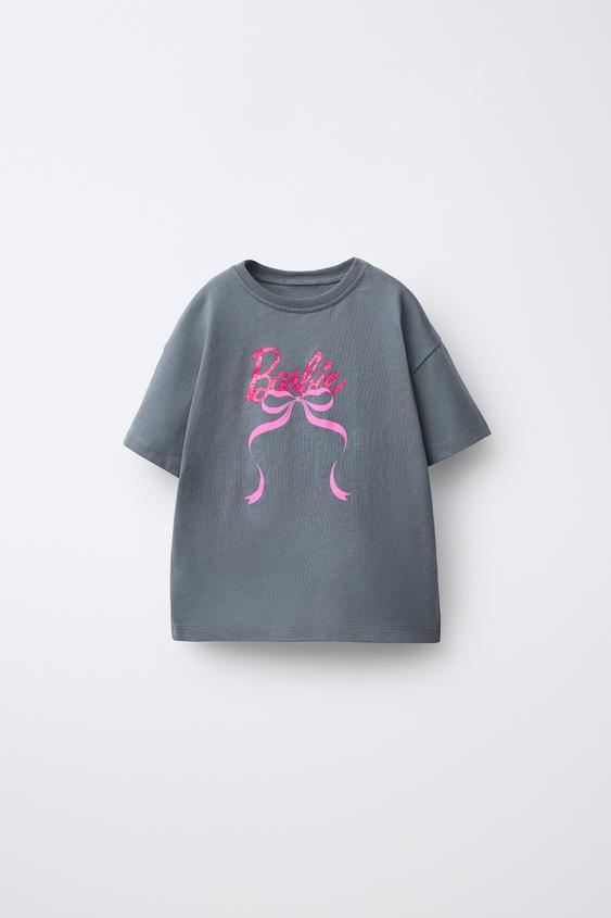 CAMISETA LAZO BARBIE™ MATTEL - Gris antracita de Zara - Imagen 0