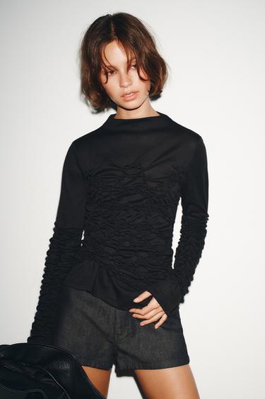 ハイネックロングスリーブトップスブラックZaraのハイネックロングスリーブトップス - ブラック