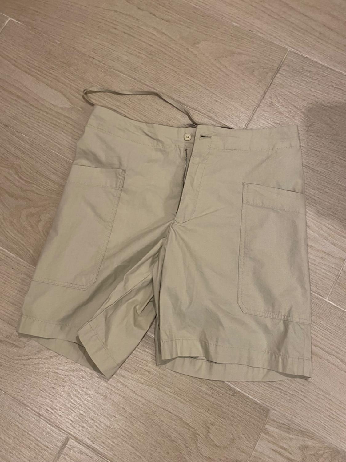 TEXTURE BERMUDA SHORTS WITH POCKETS