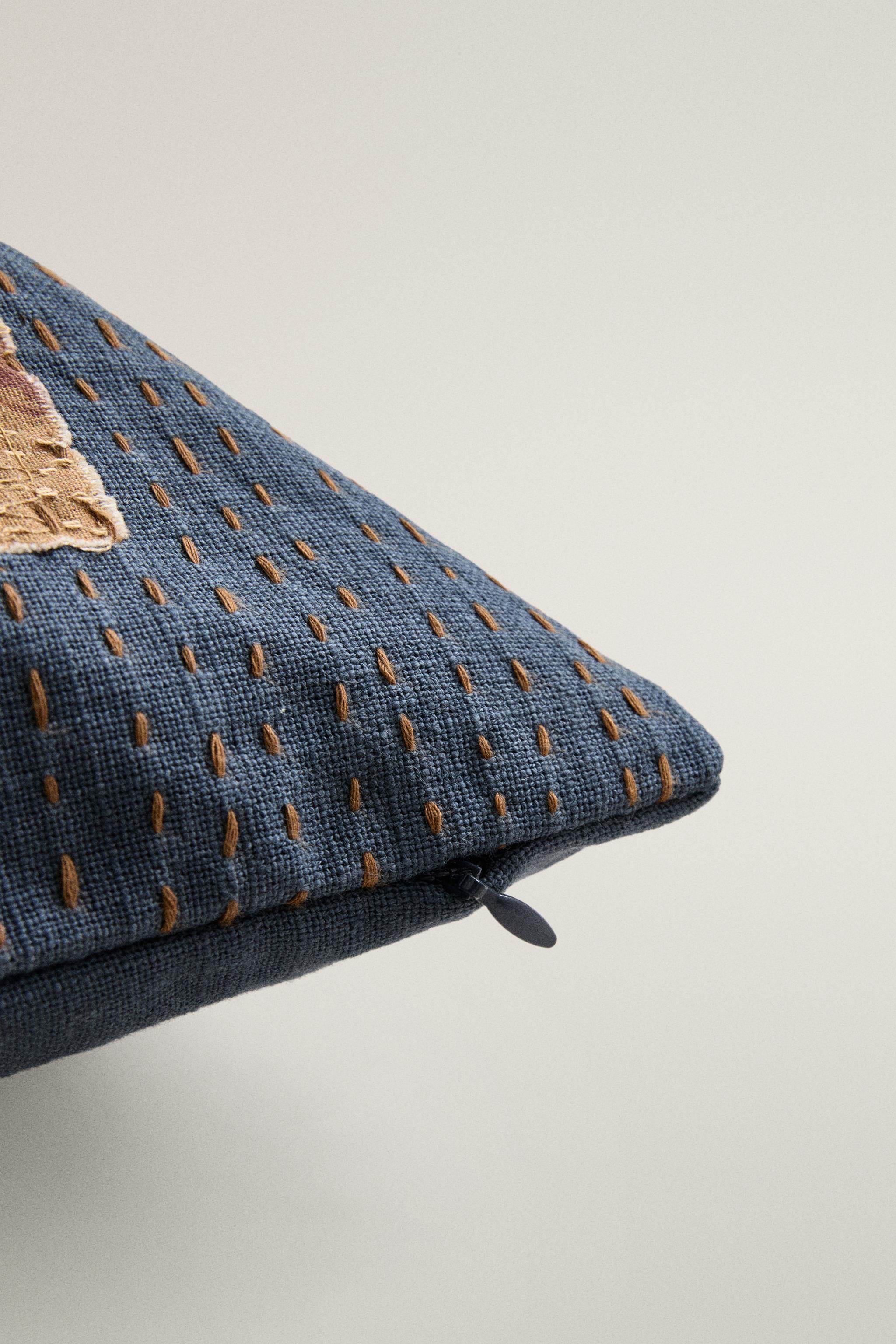 HOUSSE DE COUSSIN BRODÉE