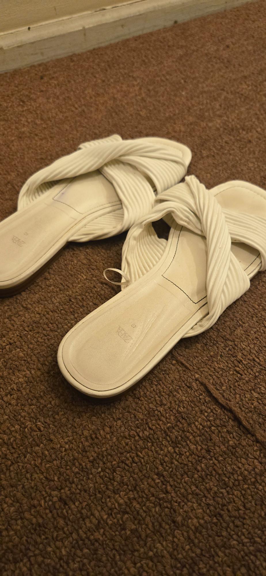 WHITE LEATHER SANDALS - Image 3