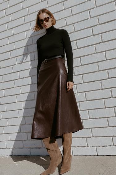 FALDA MIDI EFECTO PIEL CINTURÓN - Burgundy de Zara