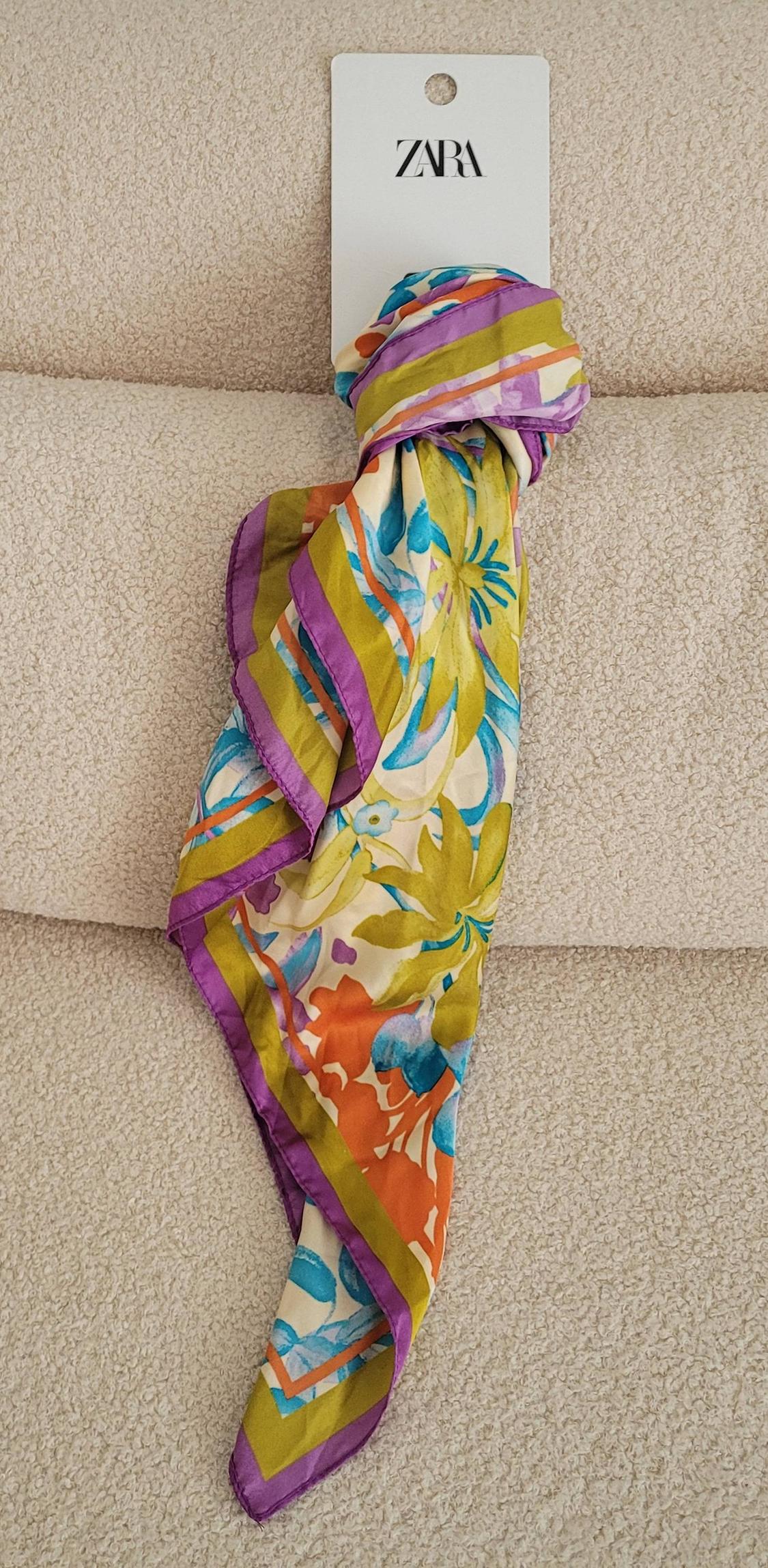 PRINTED SATIN SCARF - Image 3