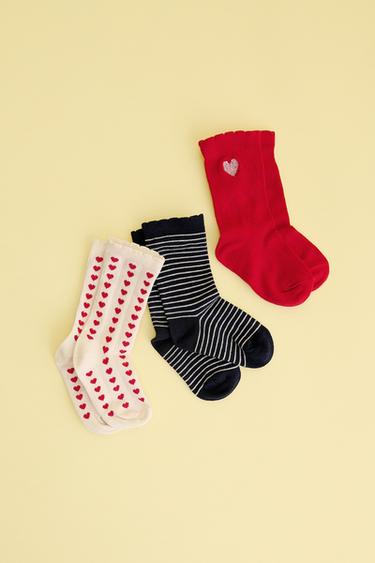 PACK TRES CALCETINES RAYAS Y CORAZONES - Rojo de Zara