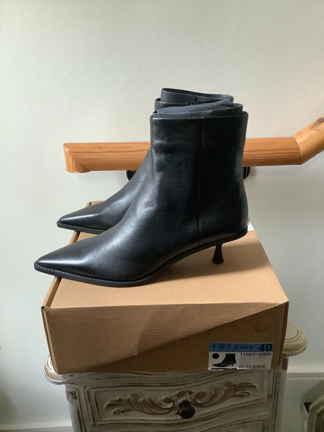 LEATHER KITTEN HEEL ANKLE BOOTS - Image 2