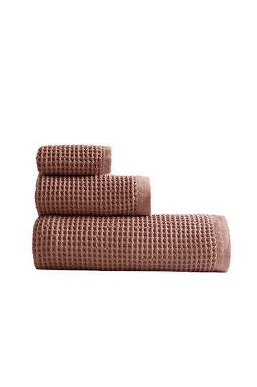 WAFFLE-KNIT COTTON BATH TOWEL - Pale pink by Zara