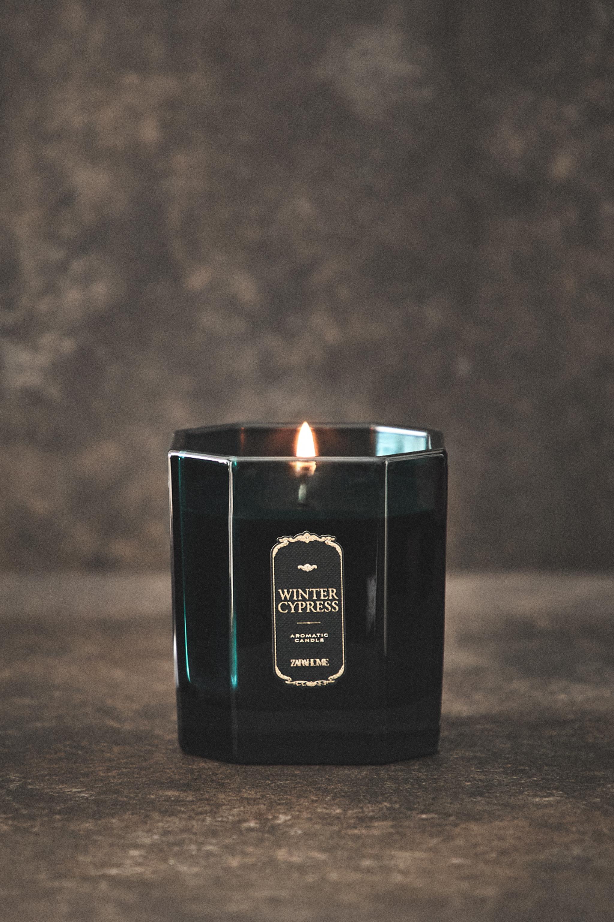 (280 G) WINTER CYPRESS SCENTED CANDLE
