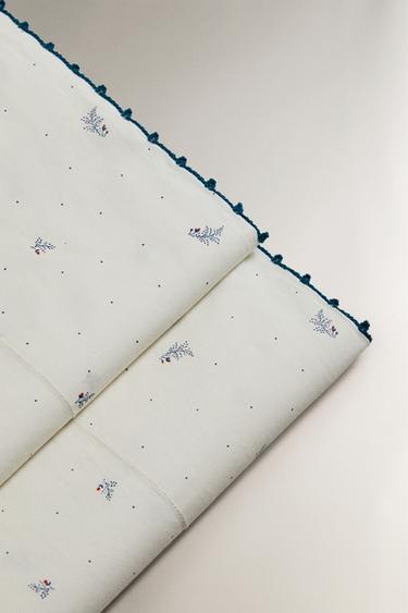CHILDREN’S LEAF AND POLKA DOT COTTON FLAT SHEET - White / Navy by Zara - Image 3