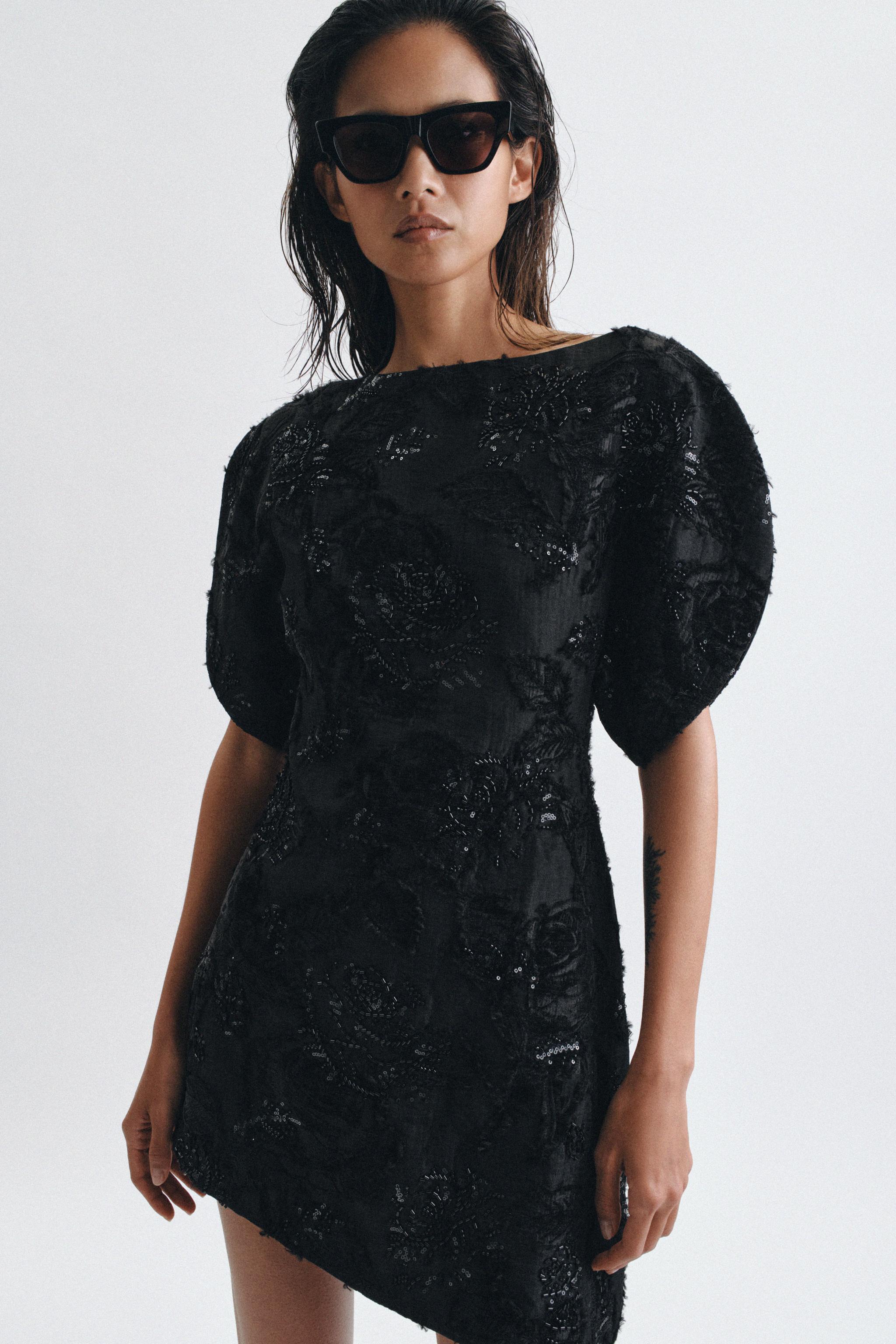 İŞLEMELİ KISA ELBİSE ZW COLLECTION