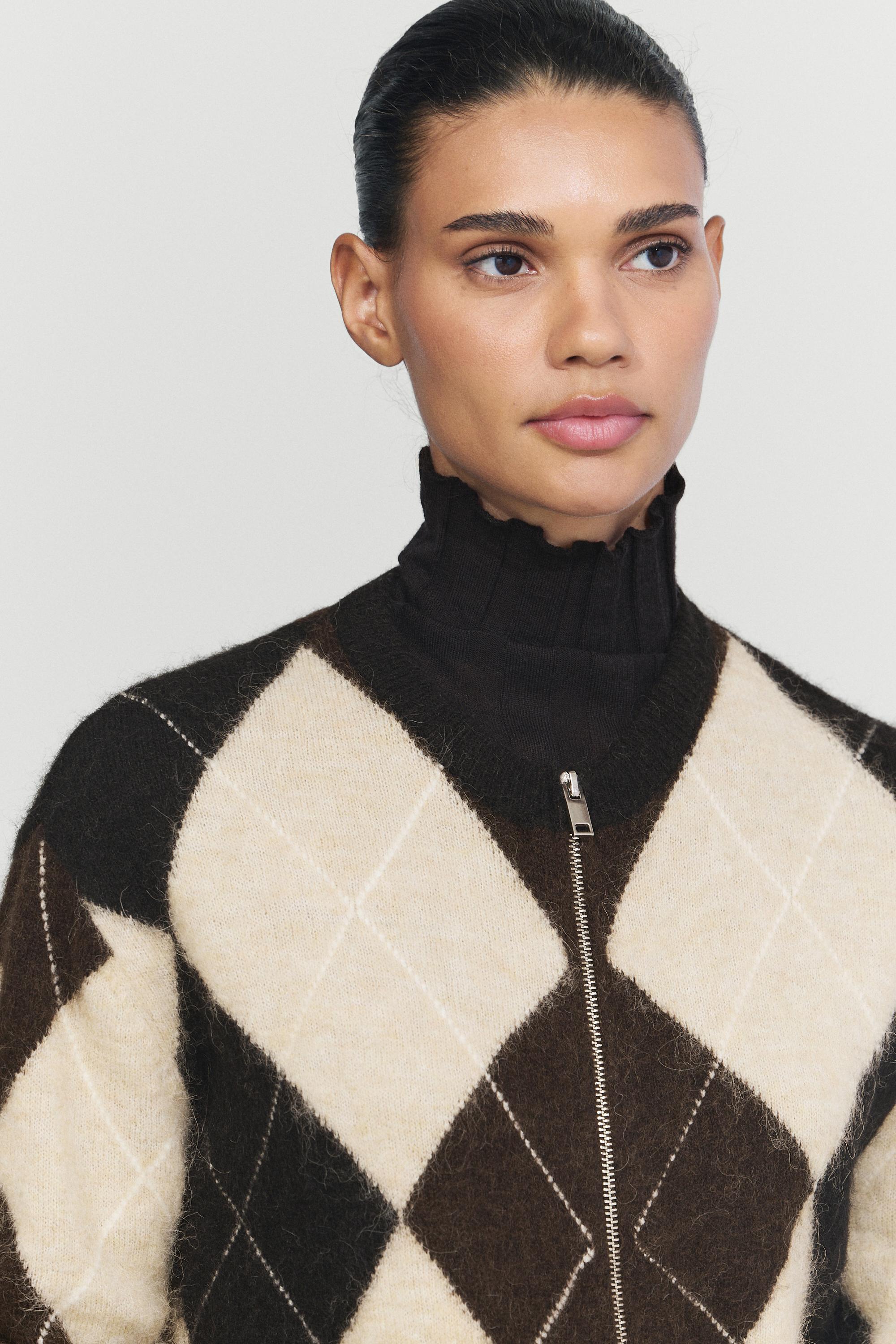 Wool-blend zip-up cardigan with diamond pattern