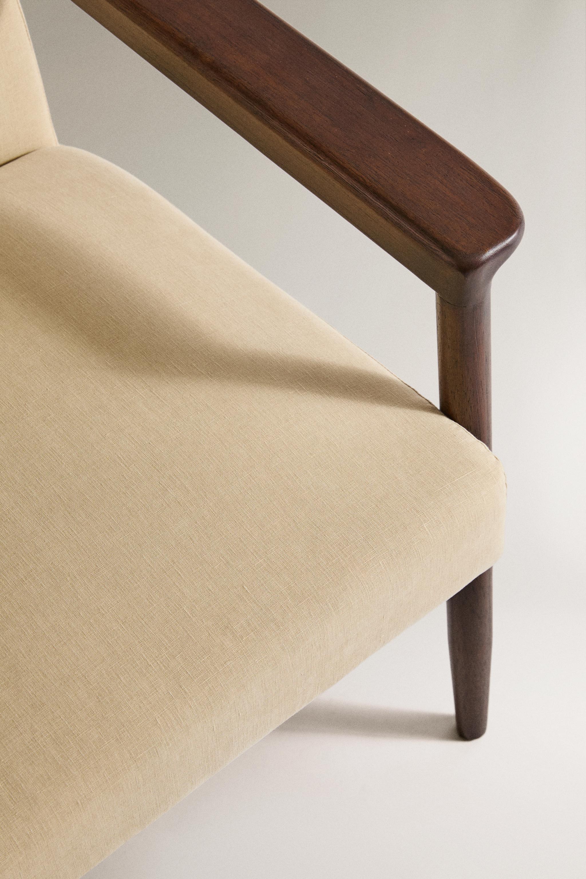 WOOD AND LINEN ACCENT CHAIR — Dark beige