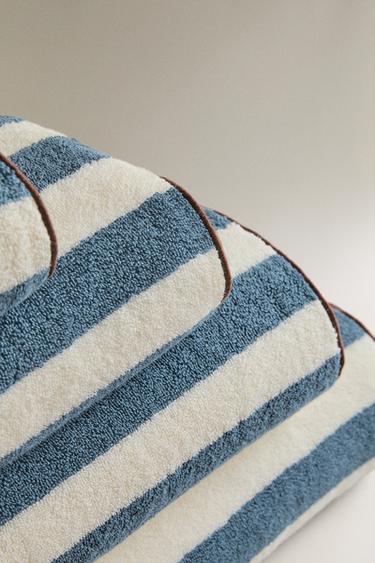 STRIPED COTTON BATH TOWEL WITH TOPSTITCHING - dusty blue by Zara - Image 1