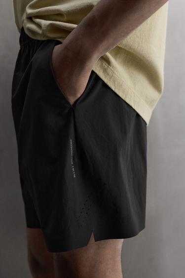 SHORT LÉGER PERFORÉ - Noir de Zara - Image 4