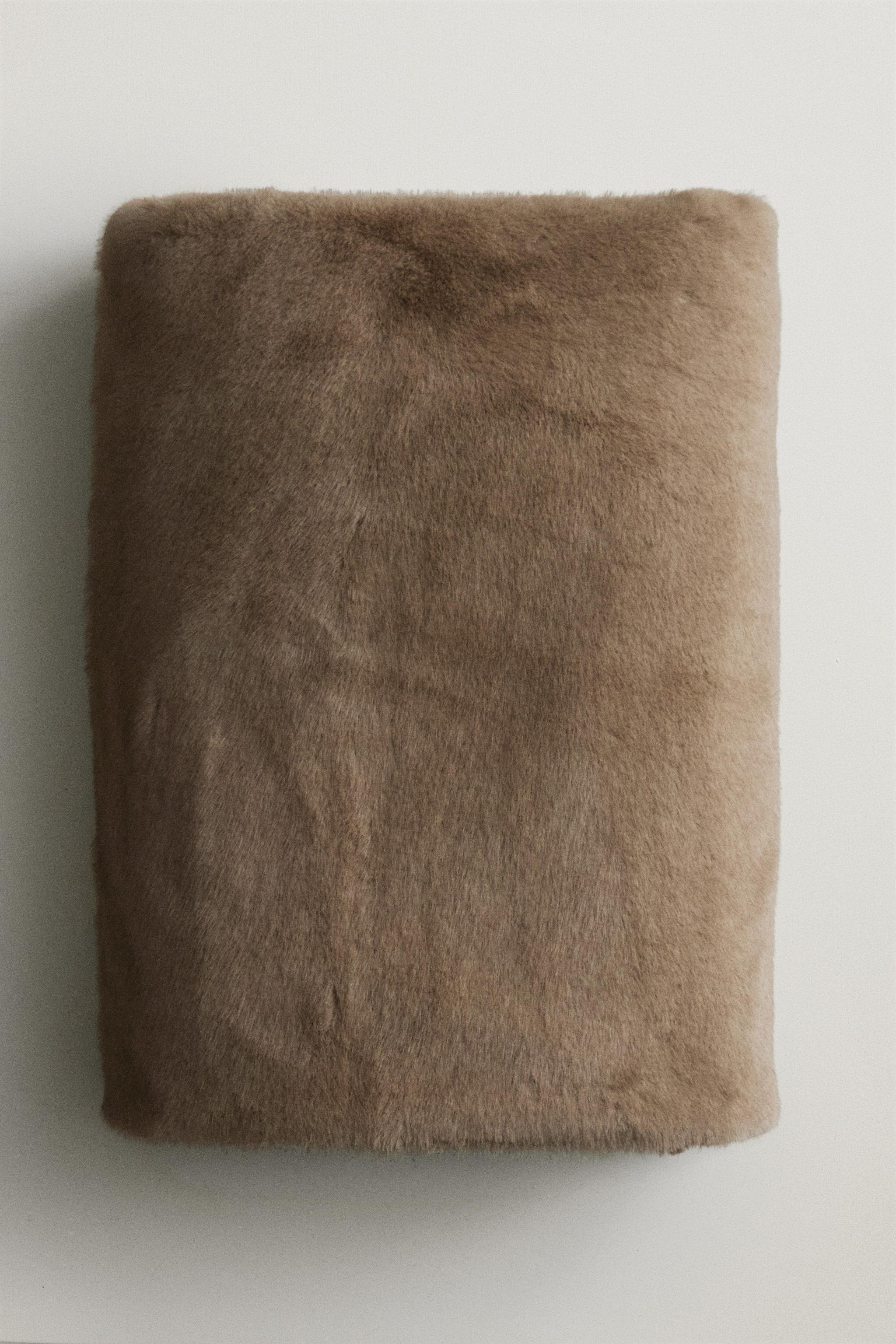 OMBRÉ FUR BLANKET