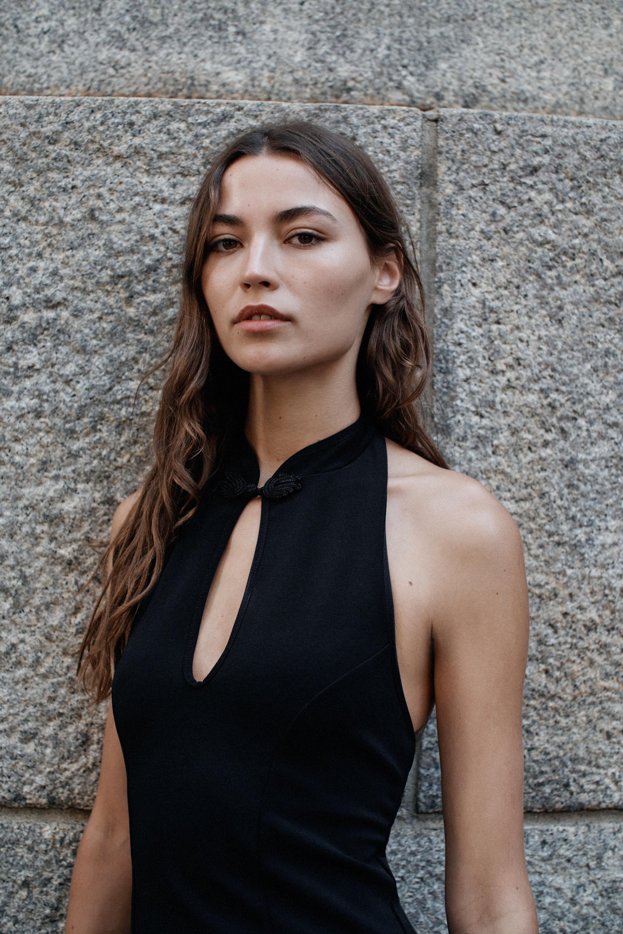 Zara Süslü Düğmeli Halter Yaka Top görsel 4