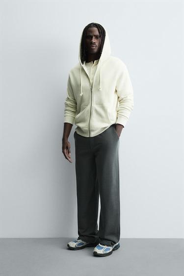 بنطلون رياضي بقصة واسعة بيزك - أنثراسيت داكن الخاص بـ Zara