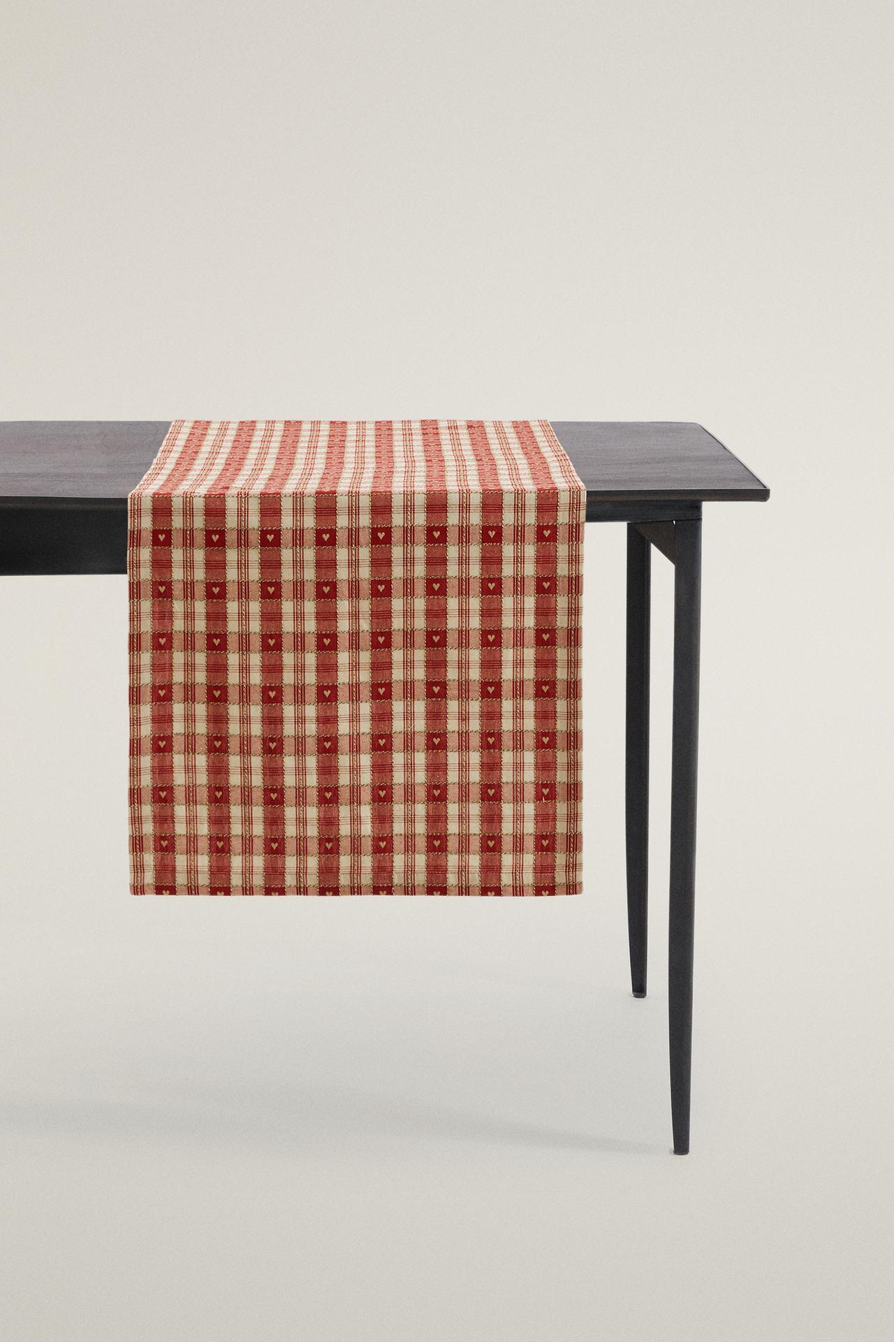 CHRISTMAS HEART CHECK COTTON TABLE RUNNER