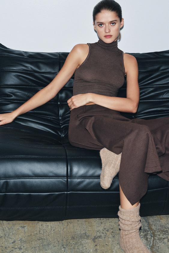 MOCK NECK SLEEVELESS TOP